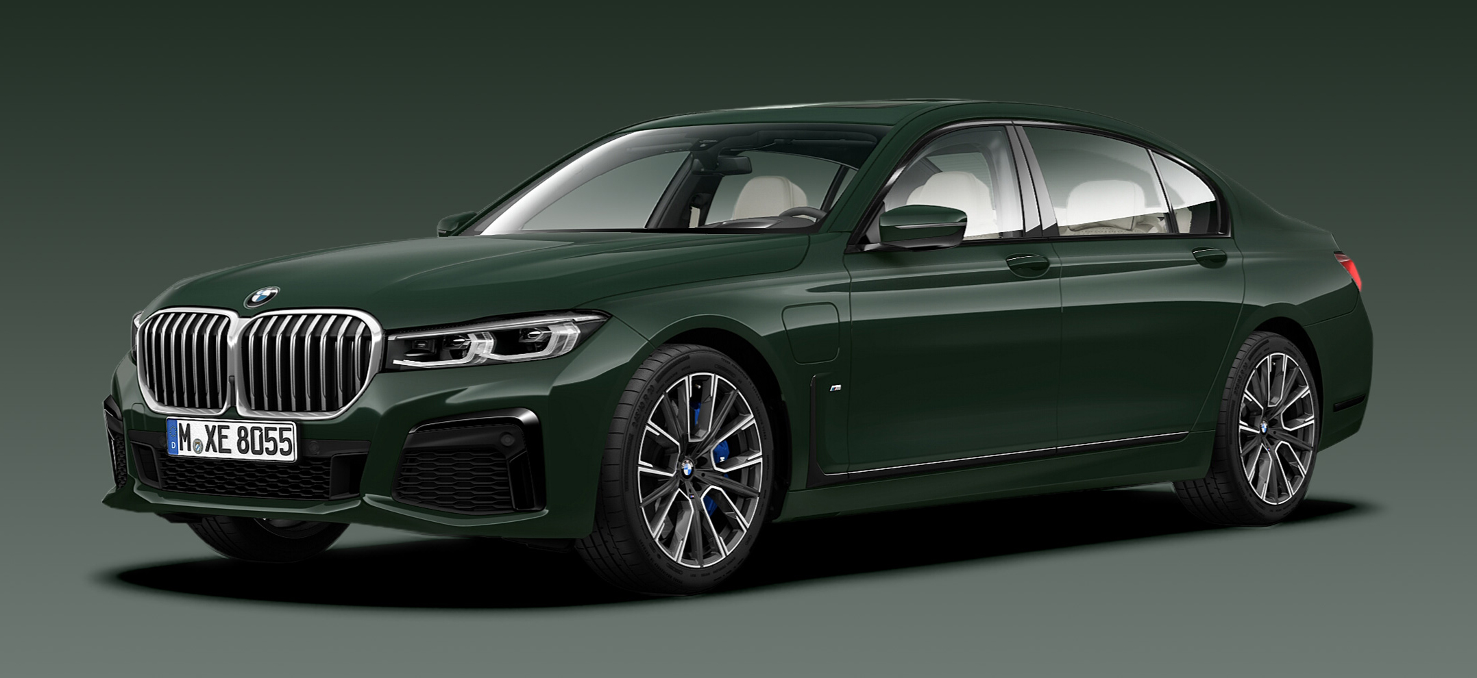 You choose. We paint. BMW 745Le xDrive nella verniciatura BMW Individual British Racing Green BMW 745Le xDrive, ferma, nella verniciatura BMW Individual British Racing Green